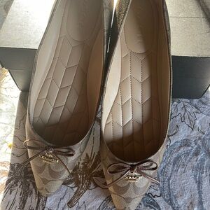 Coach Women's Tan Signature Flats